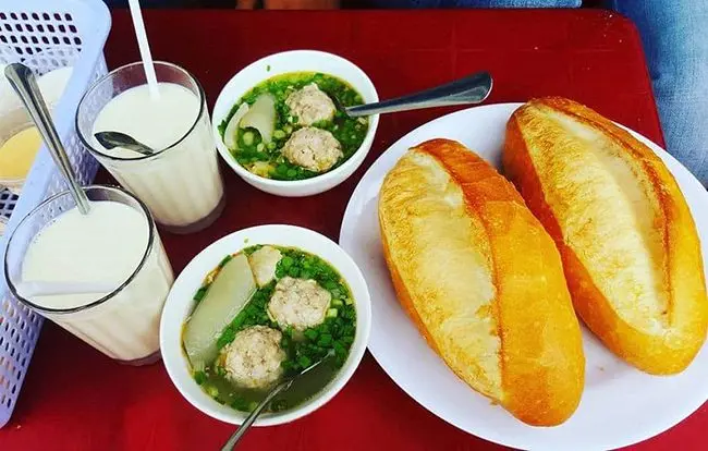 Banh mi xiu mai - The popular dish of Da Lat Banh mi xiu mai - The popular dish of Da Lat