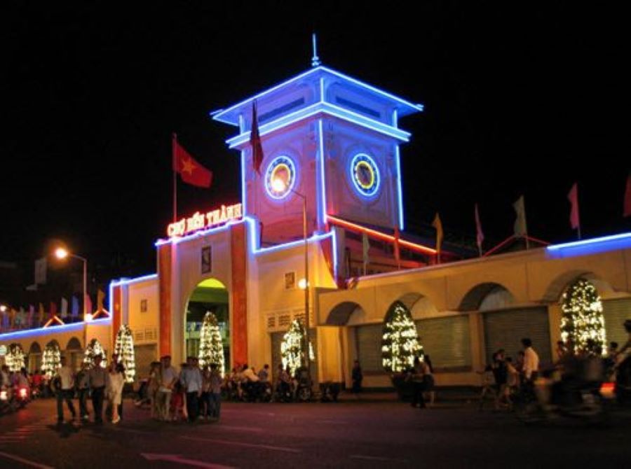 Ben Thanh Night Market buzzes with colors, flavors, and endless shopping delights
