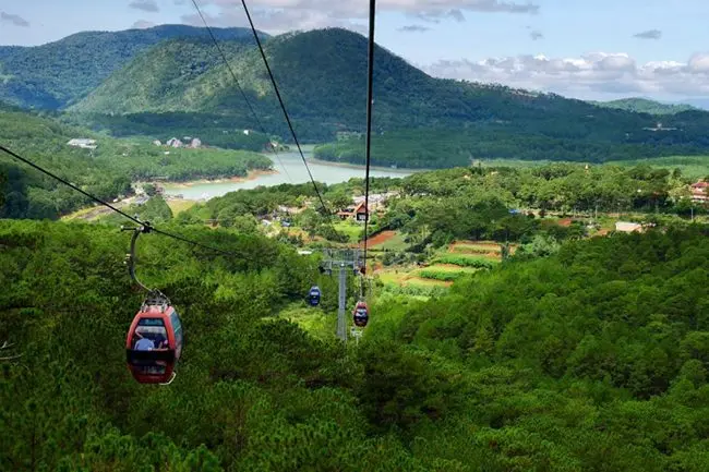 Traveling by cable cars at Truc Lam Monastery Traveling by cable cars at Truc Lam Monastery