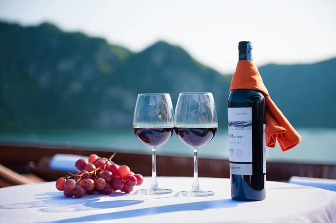 Enjoy your drink on Genesis Cruise