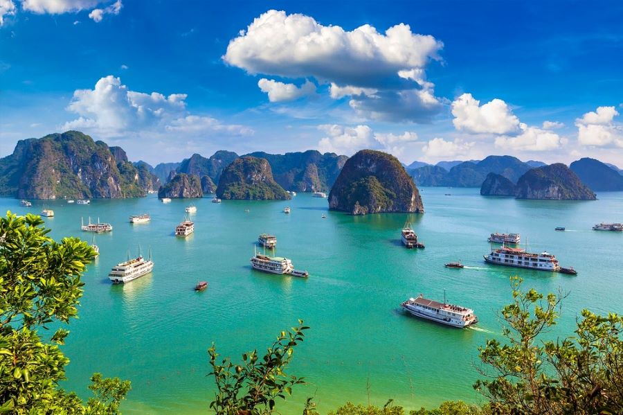 Ha Long in 2025 stuns with emerald waters and limestone karst wonders