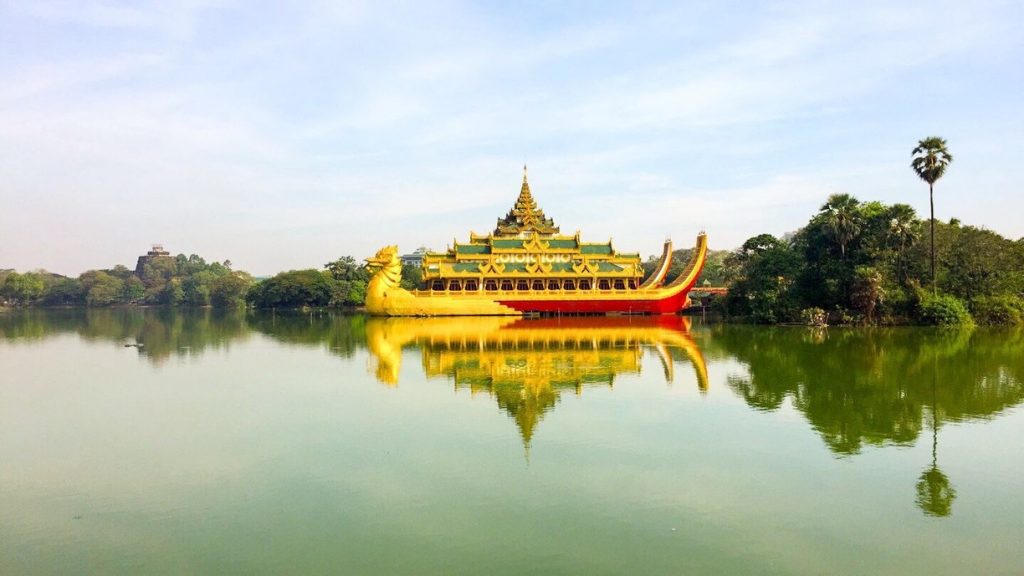 Kandawgyi Lake