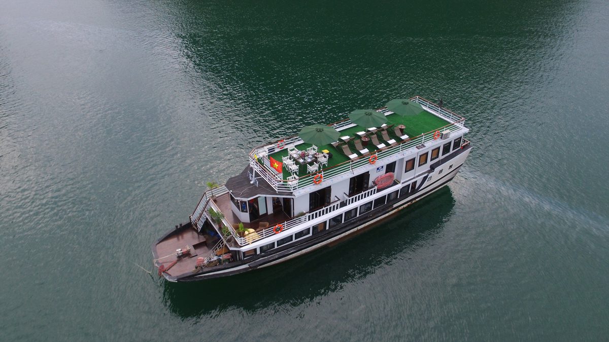 Legend White Dolphin Cruise – 2 Days 1 Night
