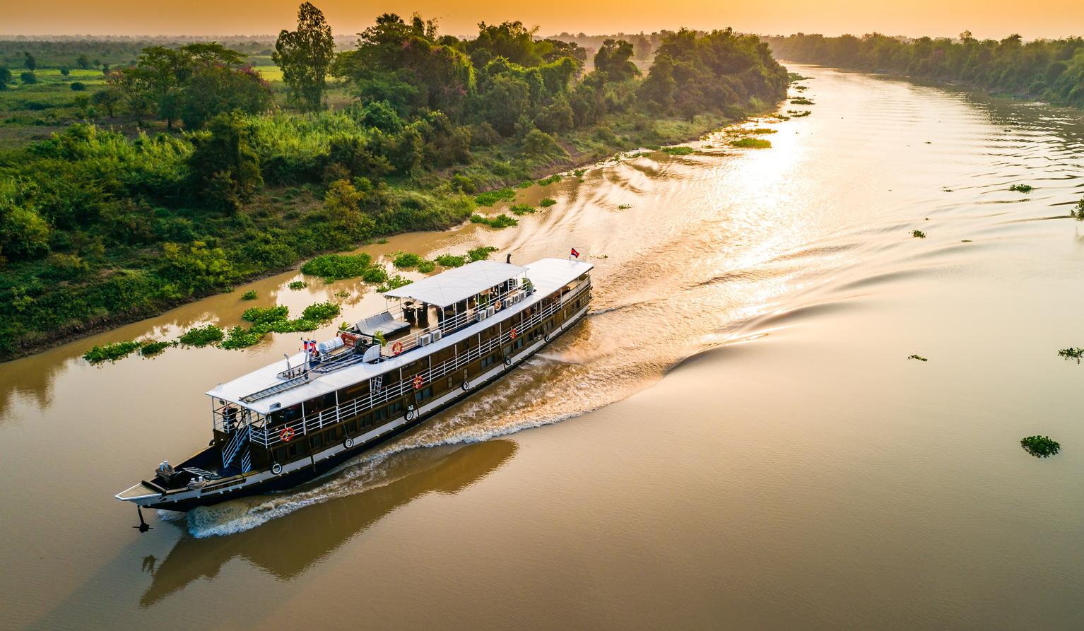 Toum Tiou – Saigon to Siem Reap 8 Days 7 Nights (high water)