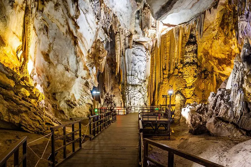 Discovery of 12 Unspoiled Caves with No Human Footprints in Quang Binh