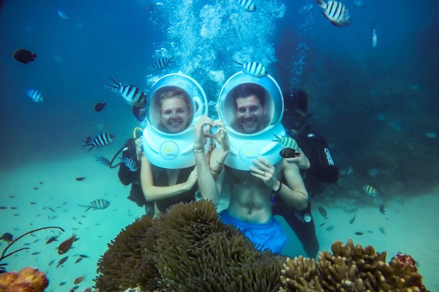 Explore underwater beauty together, a highlight of romantic destinations in Vietnam’s Phu Quoc.