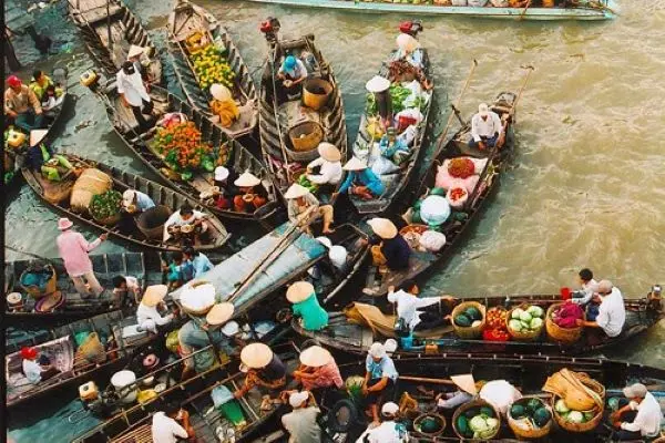 Scenery of Can Tho floating market