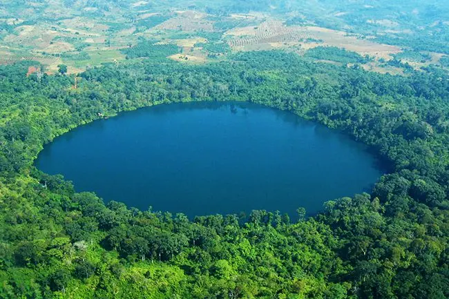 Trekking around Yak Loum Volcanic Lake