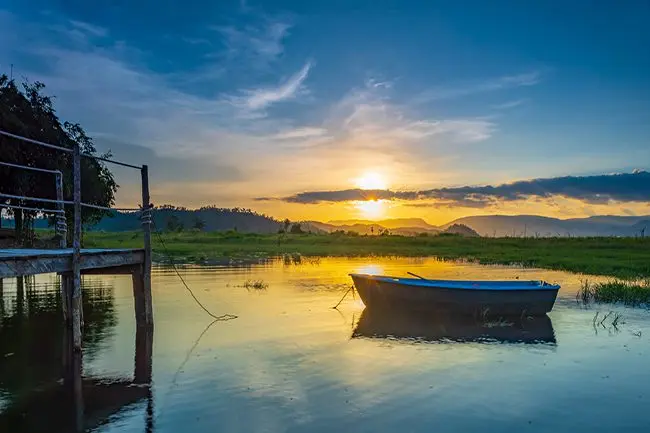 While trekking, do not forget to chase the sunset at the foot of Cardamom Mountains