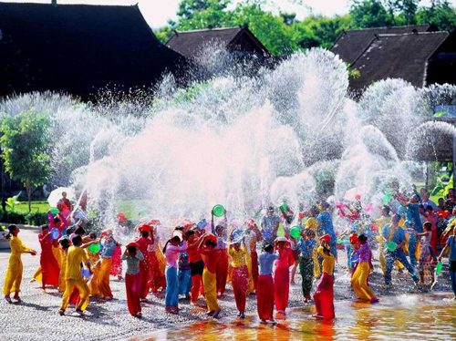 Water-Splashing Festival - China Travel Guide